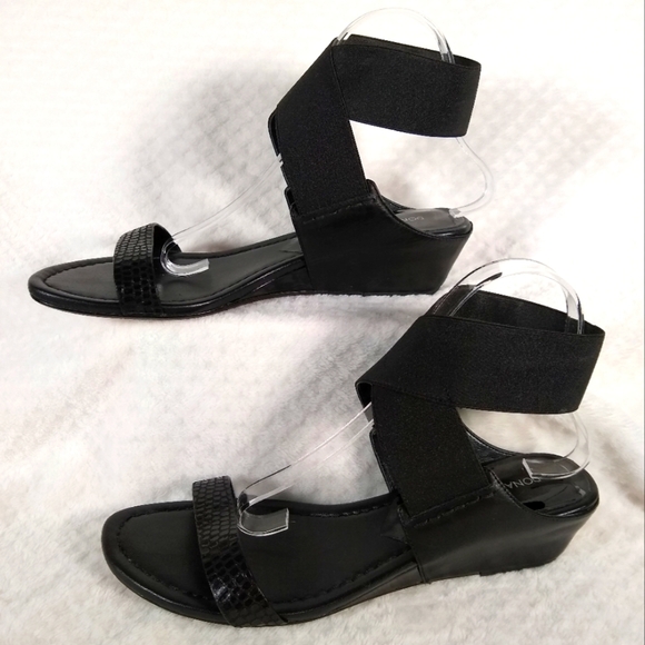Donald J. Pliner Black Leather Wedge Sandals Textured Toe Strap Sz 9.5 - Picture 5 of 11